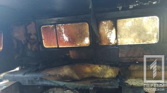 В Кривом Роге во время движания загорелся автомобиль