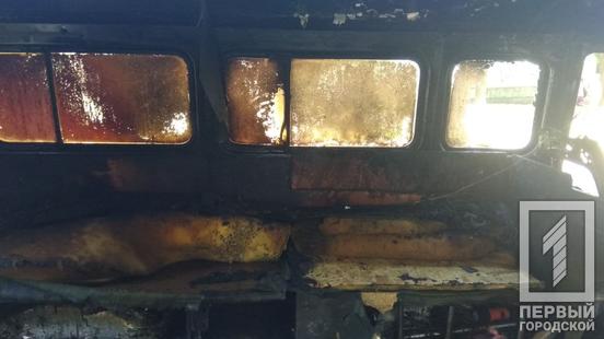В Кривом Роге во время движания загорелся автомобиль