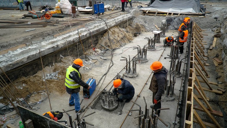Строительство мостов в Запорожье ведется круглосуточно