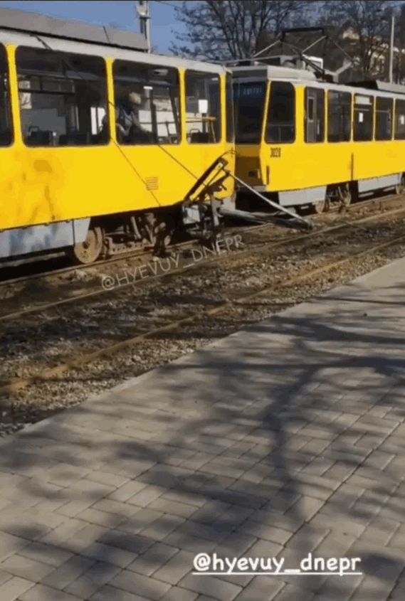 В центре Днепра трамвай №1 потерял пантограф 