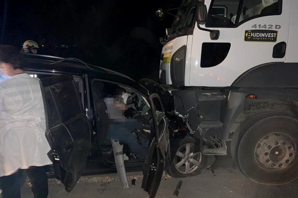 На трассе Днепр-Решетиловка легковушка влетела в самосвал: погибли 4 человека 