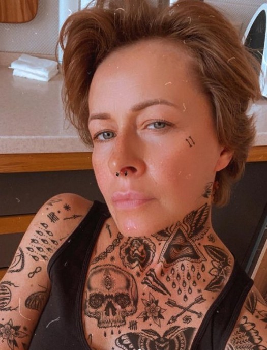 Елена Кравец показала татуировки на своем теле