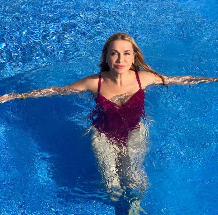 Ольга Сумская в купальнике позировала в Египте