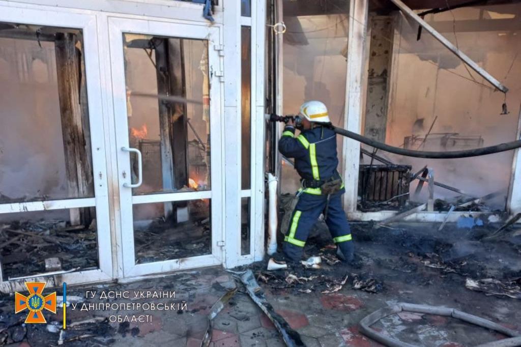 В Каменском дотла выгорел магазин секонд-хенда 