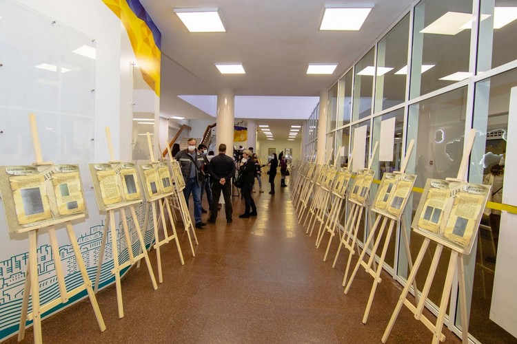 У Дніпрі презентували освітньо-документальну виставку, присвячену Голодомору