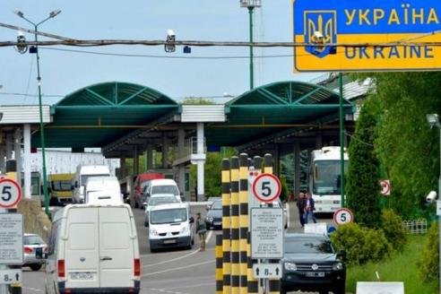 Украина открывает десятки пунктов пропуска на границе