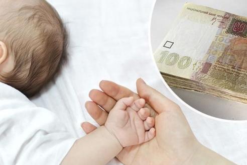 У украинок требуют деньги за роды