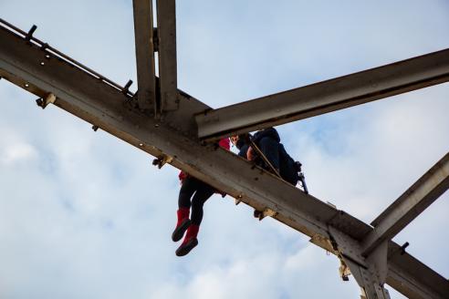фото https://dp.informator.ua, девушка на мосту в Днепре