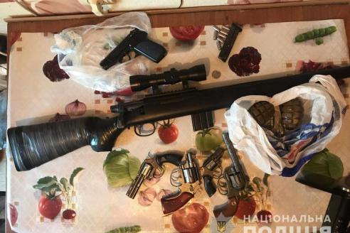 На Днепропетровщине ОПГ сепаратистов торговала переделанным оружием