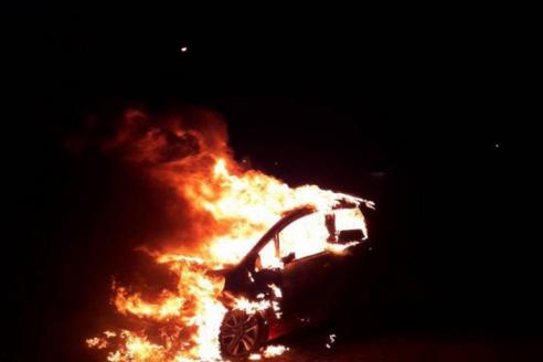 фото https://1kr.ua, на стоянке сгорели два автомобиля