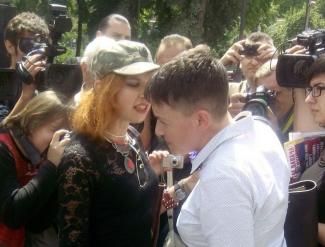 Савченко под Радой поругалась с активисткой