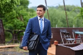 Зеленского призывают оплатить показ "Слуги Народа 3"