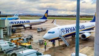 Ryanair отменил штрафы за смену брони