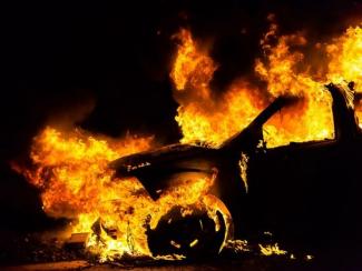автомобиль горит, фото из открытых источников