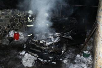 фото https://informator.dp.ua, сожгли автомобиль в Днепре