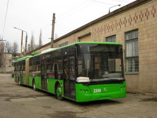 На Днепропетровщине автобус чуть не съехал с моста: есть пострадавшие