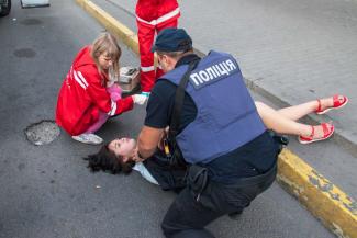 фото https://dp.informator.ua, девушка выпала из маршрутки