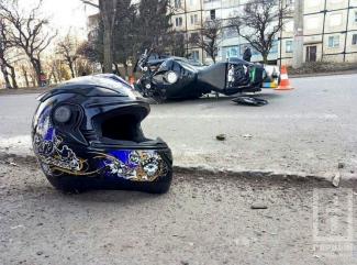 фото 1tv.kr.ua, не разминулись «ВАЗ», микроавтобус и мотоцикл