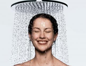 принимать душ, фото из открытых источников