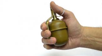 граната в руке, фото из открытых источников