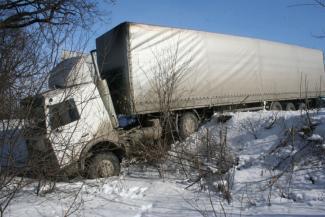 грузовик в кювете, фото из открытых источников