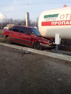фото ГСЧС, водитель на &amp;quot;Audi&amp;quot; врезался в газовую заправку