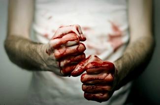 руки в крови, фото из открытых источников