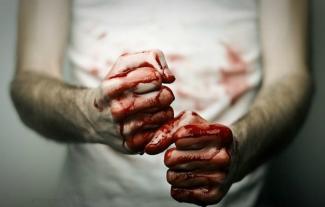 кулак в крови, фото из открытых источников