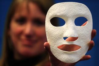 Названа опасность ношения маски при коронавирусе