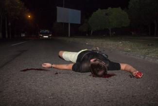 мужчина в крови, фото https://informator.dp.ua