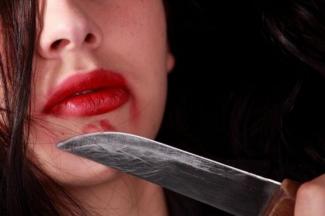 женщина с ножом, фото из открытых источников