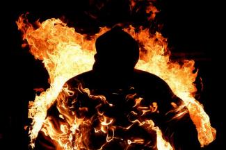 мужчина горит, фото из открытых источников