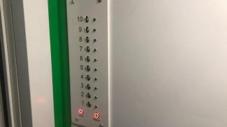 Прослужит долгие годы: в Днепре отремонтировали лифт в многоэтажном доме