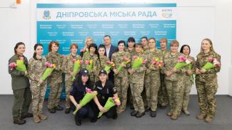 Борис Філатов привітав військовослужбовиць Дніпра з прийдешнім Міжнародним жіночим днем
