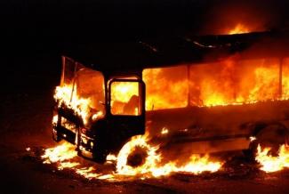 автобус горит
