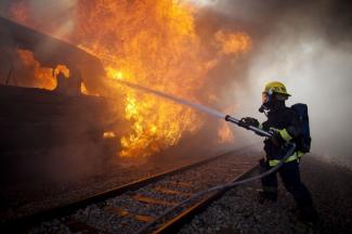 тушить пожар в поезде, фото из открытых источников