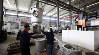 В Китае после коронавирусного кризиса возобновили работу промпредприятия