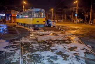фото https://informator.dp.ua, трамвай загорелся в Днепре