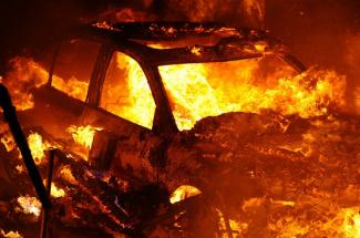 загорелся автомобиль, фото из открытых источников