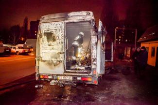фото https://informator.dp.ua, автомобиль загорелся