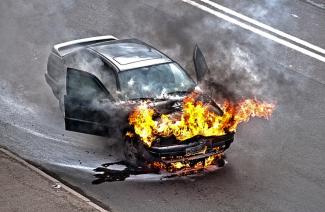 автомобиль загорелся на ходу, фото из открытых источников