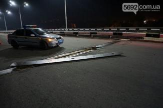 фото 5692, На мосту разошелся деформационный шов: пострадали автомобили