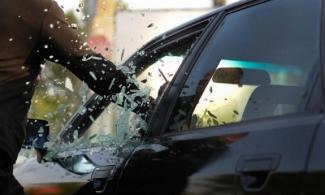 разбить окно в автомобиле, фото из открытых источников