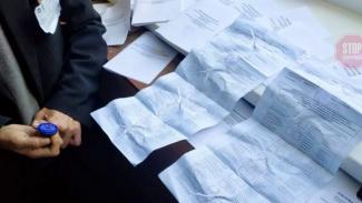 У ДВК на Дніпропетровщині журналісти знайшли бюлетені з підробними печатками