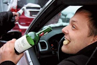 пьяный водитель, фото из открытых источников