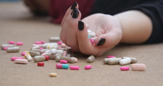 В Кривом Роге восьмиклассница наглоталась таблеток после ссоры с парнем