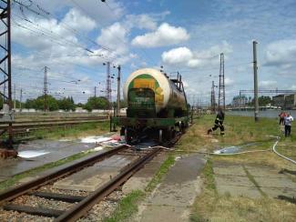 На железной дороге под Днепром произошла утечка серной кислоты