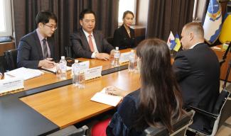 Мэр Днепра Борис Филатов встретился с послом Кореи