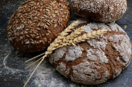 Названы вредные свойства черного хлеба: чем его заменить