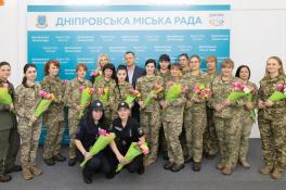 Борис Філатов привітав військовослужбовиць Дніпра з прийдешнім Міжнародним жіночим днем